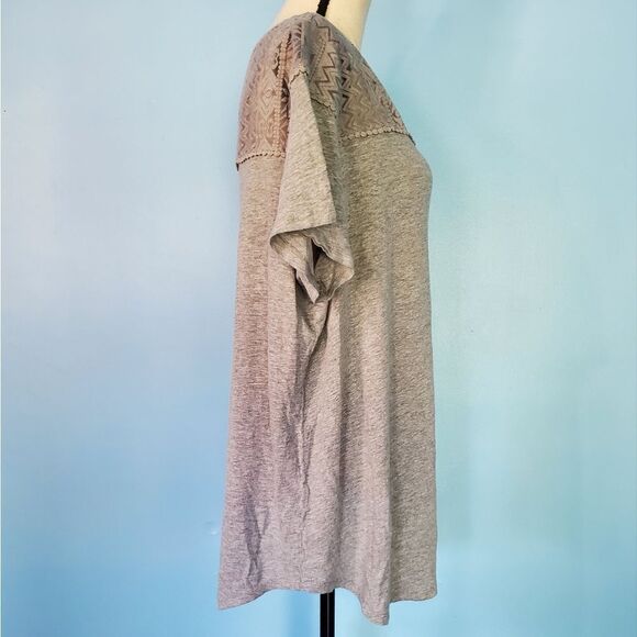 Ava & Viv Light Gray Lace Detail Linen Blend Short Sleeve Shirt - Picture 3 of 6